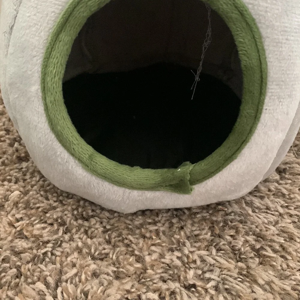 Very small hideout for pets, good for hamsters and animals that size